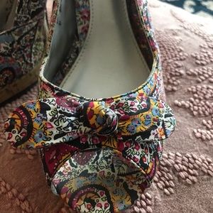 Bongo peep toe pumps